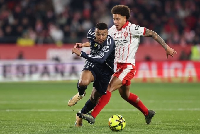 Teams Focusing on Possession near the Box in the 2018/2019 Season — Risk Patterns and Counterattack Exposure